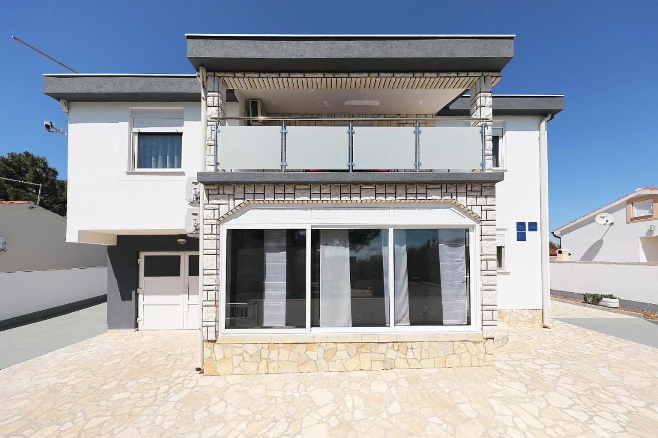 Apartmani Nella Вир Екстер'єр фото